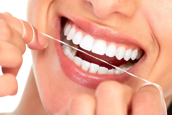 Răng sứ cũng cần được chăm sóc, thăm khám, bảo vệ như răng tự nhiên