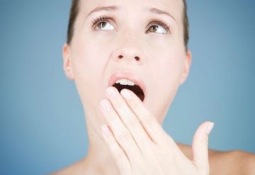 Bọc răng sứ có bị hôi miệng không?